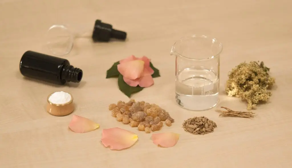 Масло от тамян: 10 доказани ползи за кожа, коса и скалп и спокойствие creating perfume 1539654 1280